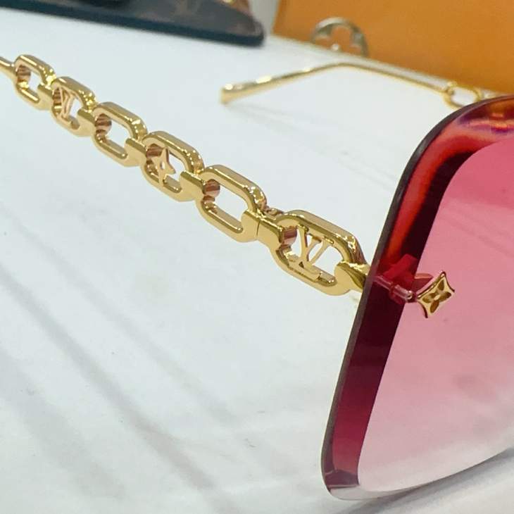 Picture of Louis Vuitton Sunglasses _SKUfw76300634fw